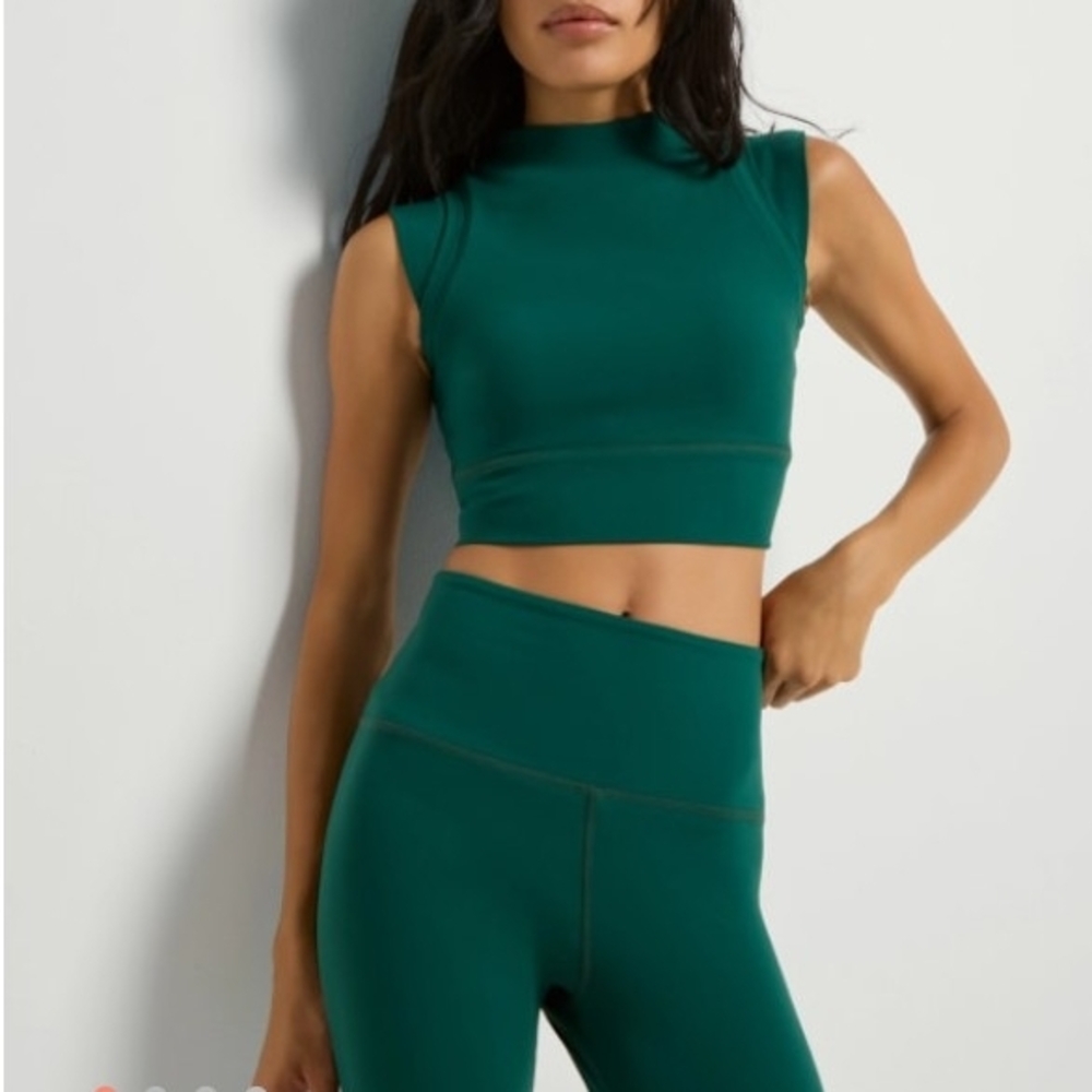 CLOUDLIGHT VIBE By INTERVAL ONLY@Wantable¤NWT¤FOREST Green Short Sleeves CropTop